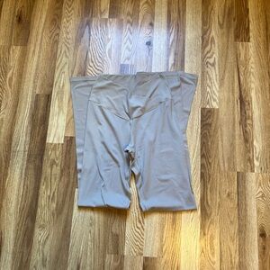 Seamless High-Waist Yoga Pants in Cream